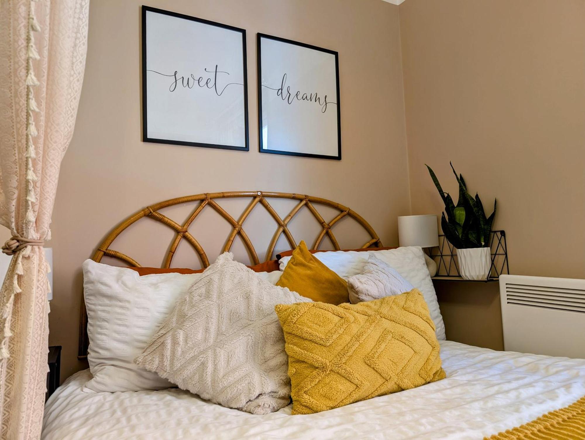 Peacehaven Retreat - 4 Minutes From The Beach! Pet Friendly! Weymouth Bagian luar foto