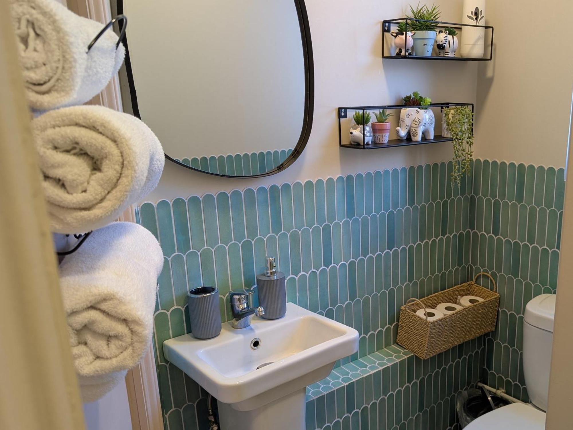 Peacehaven Retreat - 4 Minutes From The Beach! Pet Friendly! Weymouth Bagian luar foto
