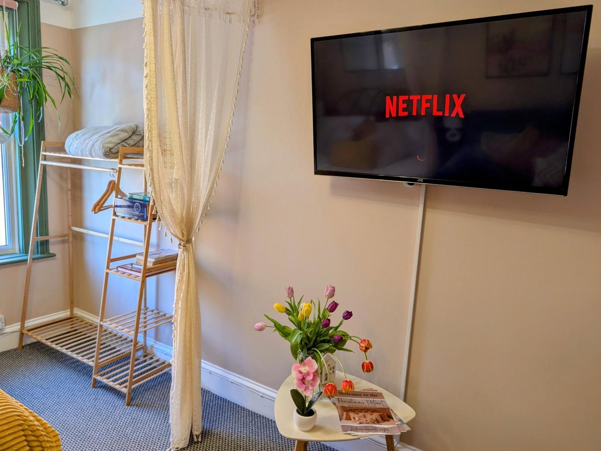 Peacehaven Retreat - 4 Minutes From The Beach! Pet Friendly! Weymouth Bagian luar foto