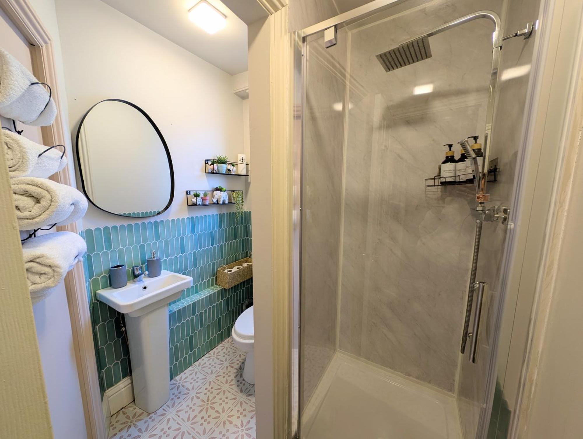 Peacehaven Retreat - 4 Minutes From The Beach! Pet Friendly! Weymouth Bagian luar foto