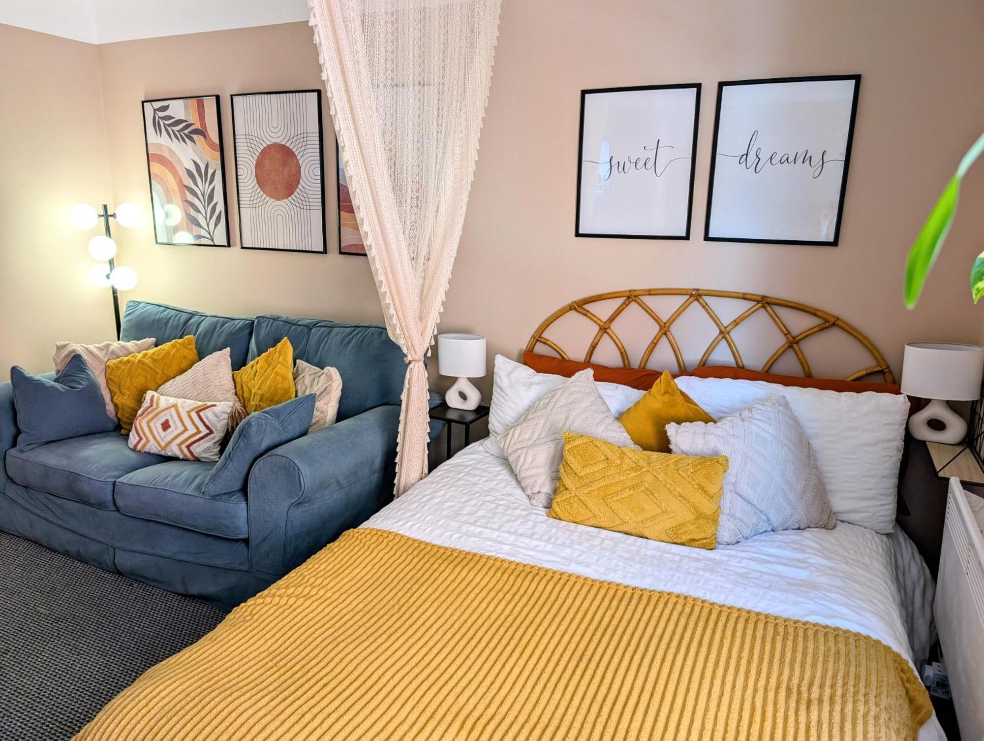 Peacehaven Retreat - 4 Minutes From The Beach! Pet Friendly! Weymouth Bagian luar foto